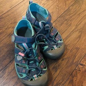 Keen sandals size 4